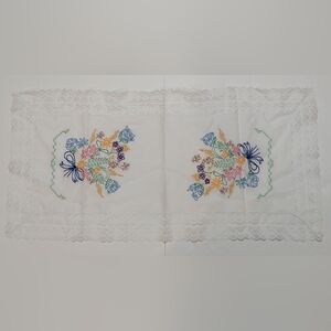 Handmade Needlepoint Floral Lace Table Runner White vintage